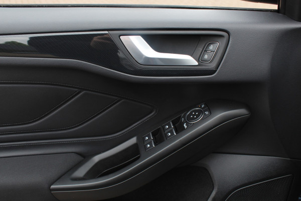 Ford Focus 1.0 EcoBoost Titanium Business / Camera / Head-up / CarPlay / Keyless / 18'' / Navigatie / Dodehoek / DAB / ACC