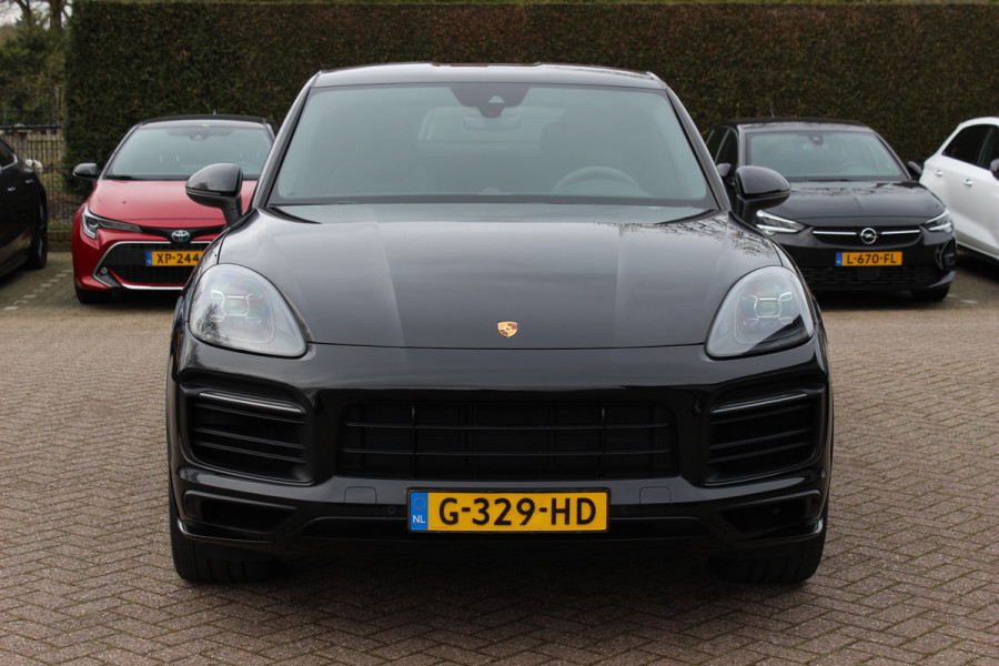 Porsche Cayenne Coupé 3.0 E-Hybrid 51.833 km! / Trekhaak / Camera / Lichtgewichtpakket / Carbon intr. / Luchtvering / 22'' / Softclose / Boxe / Sportstoelen / Sportdesign+Chrono / DAB / Stoelverwarming / Cruise Control