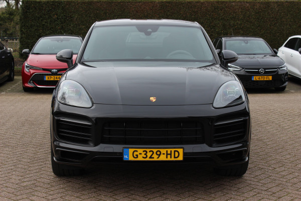 Porsche Cayenne Coupé 3.0 E-Hybrid 51.833 km! / Trekhaak / Camera / Lichtgewichtpakket / Carbon intr. / Luchtvering / 22'' / Softclose / Boxe / Sportstoelen / Sportdesign+Chrono / DAB / Stoelverwarming / Cruise Control