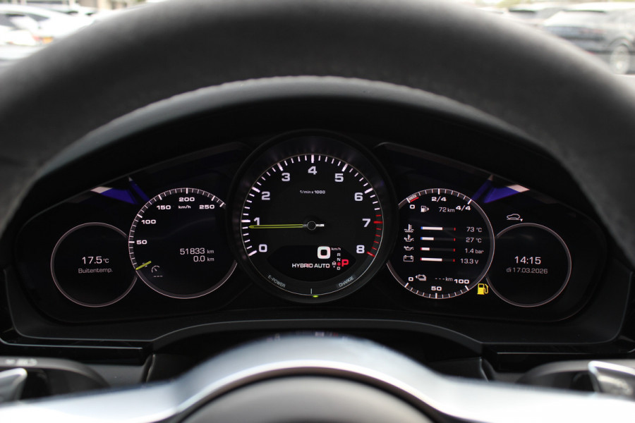 Porsche Cayenne Coupé 3.0 E-Hybrid 51.833 km! / Trekhaak / Camera / Lichtgewichtpakket / Carbon intr. / Luchtvering / 22'' / Softclose / Boxe / Sportstoelen / Sportdesign+Chrono / DAB / Stoelverwarming / Cruise Control