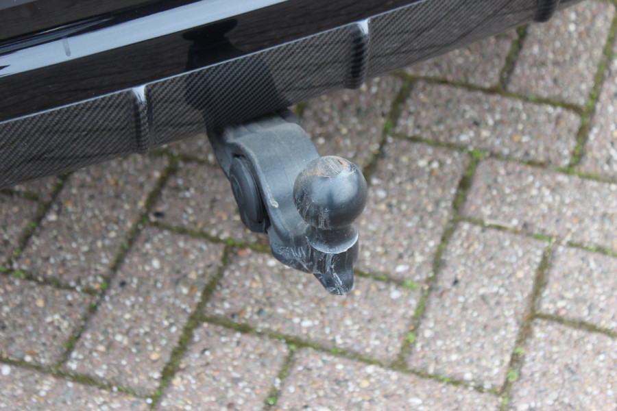 Porsche Cayenne Coupé 3.0 E-Hybrid 51.833 km! / Trekhaak / Camera / Lichtgewichtpakket / Carbon intr. / Luchtvering / 22'' / Softclose / Boxe / Sportstoelen / Sportdesign+Chrono / DAB / Stoelverwarming / Cruise Control