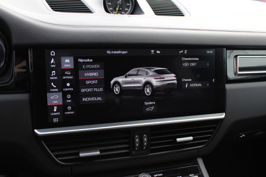 Porsche Cayenne Coupé 3.0 E-Hybrid 51.833 km! / Trekhaak / Camera / Lichtgewichtpakket / Carbon intr. / Luchtvering / 22'' / Softclose / Boxe / Sportstoelen / Sportdesign+Chrono / DAB / Stoelverwarming / Cruise Control
