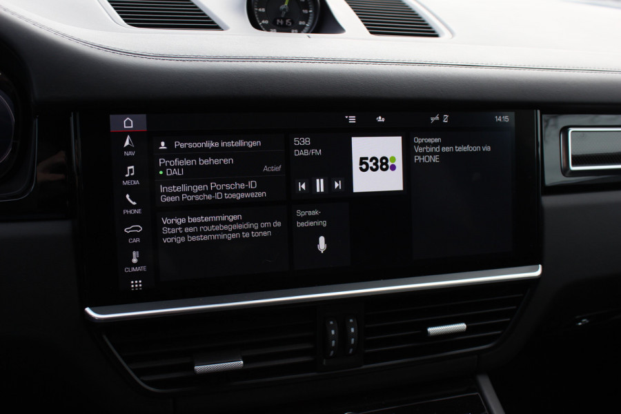 Porsche Cayenne Coupé 3.0 E-Hybrid 51.833 km! / Trekhaak / Camera / Lichtgewichtpakket / Carbon intr. / Luchtvering / 22'' / Softclose / Boxe / Sportstoelen / Sportdesign+Chrono / DAB / Stoelverwarming / Cruise Control