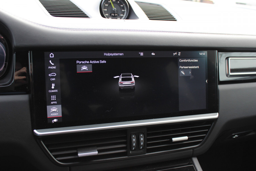 Porsche Cayenne Coupé 3.0 E-Hybrid 51.833 km! / Trekhaak / Camera / Lichtgewichtpakket / Carbon intr. / Luchtvering / 22'' / Softclose / Boxe / Sportstoelen / Sportdesign+Chrono / DAB / Stoelverwarming / Cruise Control