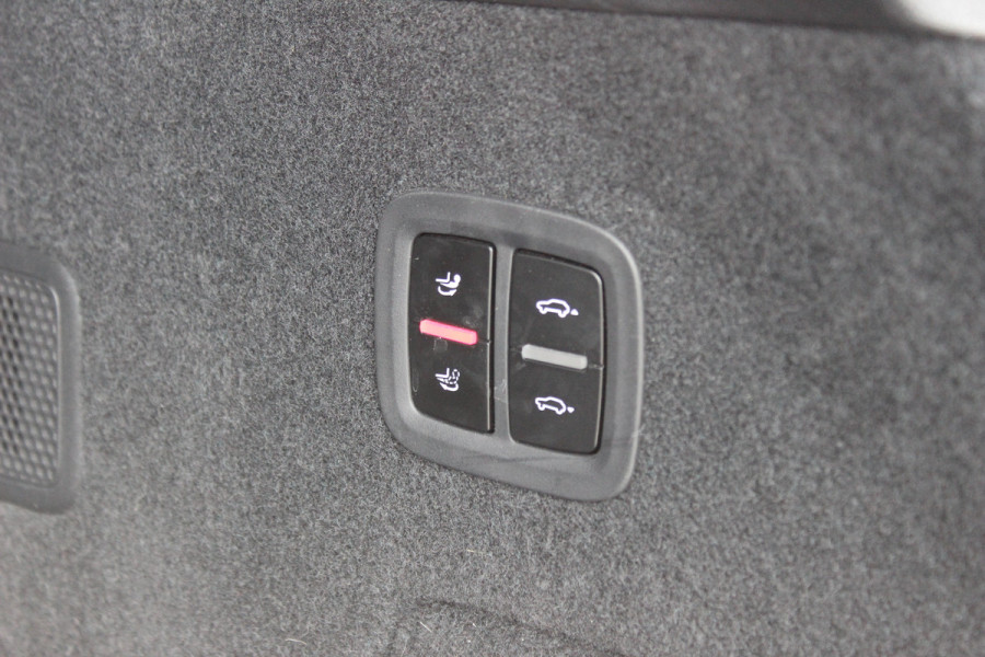 Porsche Cayenne Coupé 3.0 E-Hybrid 51.833 km! / Trekhaak / Camera / Lichtgewichtpakket / Carbon intr. / Luchtvering / 22'' / Softclose / Boxe / Sportstoelen / Sportdesign+Chrono / DAB / Stoelverwarming / Cruise Control