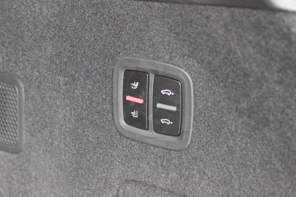 Porsche Cayenne Coupé 3.0 E-Hybrid 51.833 km! / Trekhaak / Camera / Lichtgewichtpakket / Carbon intr. / Luchtvering / 22'' / Softclose / Boxe / Sportstoelen / Sportdesign+Chrono / DAB / Stoelverwarming / Cruise Control