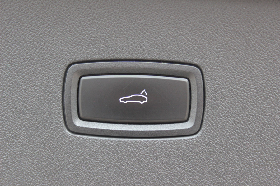 Porsche Cayenne Coupé 3.0 E-Hybrid 51.833 km! / Trekhaak / Camera / Lichtgewichtpakket / Carbon intr. / Luchtvering / 22'' / Softclose / Boxe / Sportstoelen / Sportdesign+Chrono / DAB / Stoelverwarming / Cruise Control