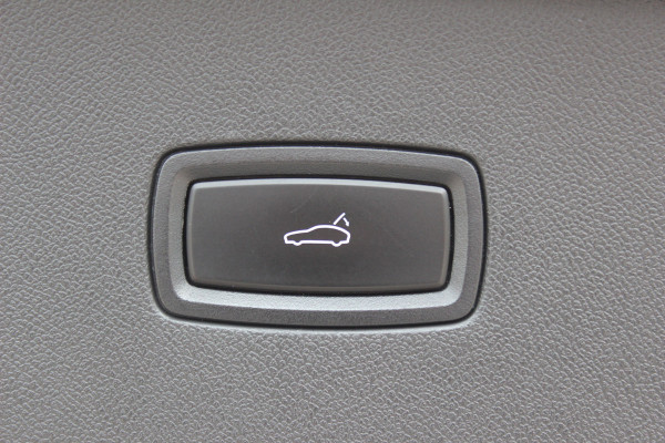 Porsche Cayenne Coupé 3.0 E-Hybrid 51.833 km! / Trekhaak / Camera / Lichtgewichtpakket / Carbon intr. / Luchtvering / 22'' / Softclose / Boxe / Sportstoelen / Sportdesign+Chrono / DAB / Stoelverwarming / Cruise Control