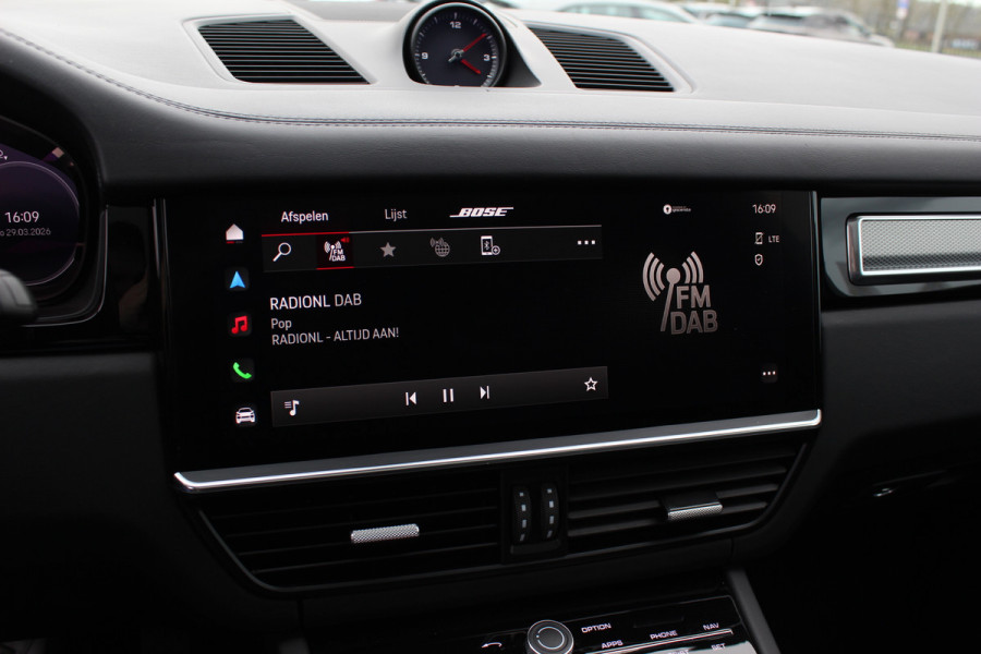 Porsche Cayenne Coupé 3.0 E-Hybrid Platinum Edition / Panoramadak / 360Camera / Luchtvering / 21'' / Sfeerverlichting / Sportchrono / Bose / Keyless / Sportuitlaat / Dodehoek / DAB / Stoelverwarming / ACC