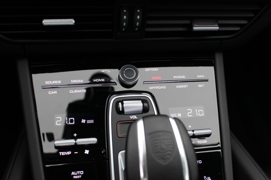 Porsche Cayenne Coupé 3.0 E-Hybrid Platinum Edition / Panoramadak / 360Camera / Luchtvering / 21'' / Sfeerverlichting / Sportchrono / Bose / Keyless / Sportuitlaat / Dodehoek / DAB / Stoelverwarming / ACC