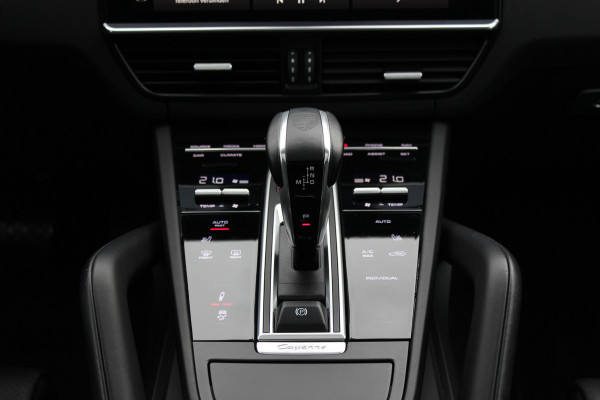 Porsche Cayenne Coupé 3.0 E-Hybrid Platinum Edition / Panoramadak / 360Camera / Luchtvering / 21'' / Sfeerverlichting / Sportchrono / Bose / Keyless / Sportuitlaat / Dodehoek / DAB / Stoelverwarming / ACC