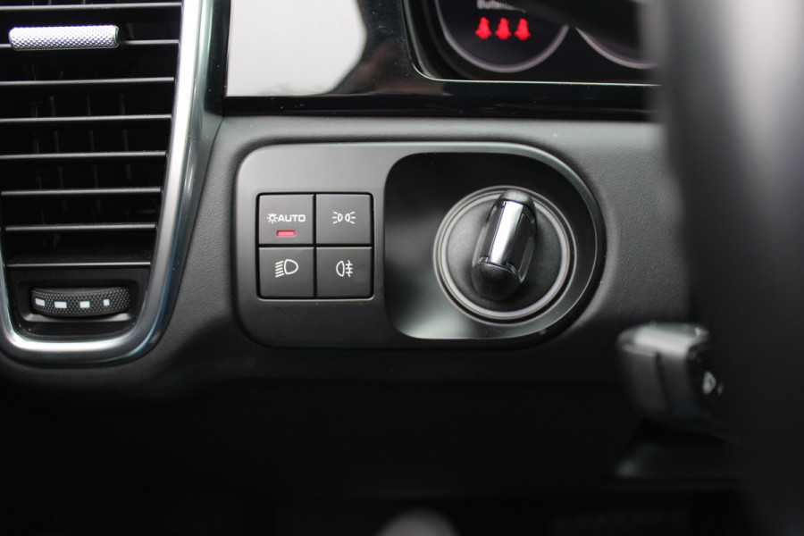 Porsche Cayenne Coupé 3.0 E-Hybrid Platinum Edition / Panoramadak / 360Camera / Luchtvering / 21'' / Sfeerverlichting / Sportchrono / Bose / Keyless / Sportuitlaat / Dodehoek / DAB / Stoelverwarming / ACC