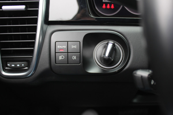 Porsche Cayenne Coupé 3.0 E-Hybrid Platinum Edition / Panoramadak / 360Camera / Luchtvering / 21'' / Sfeerverlichting / Sportchrono / Bose / Keyless / Sportuitlaat / Dodehoek / DAB / Stoelverwarming / ACC