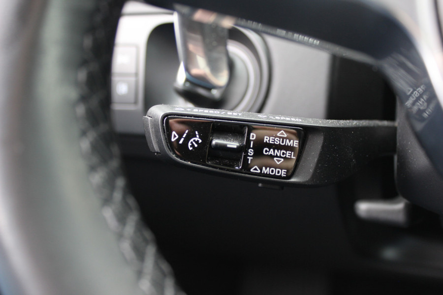 Porsche Cayenne Coupé 3.0 E-Hybrid Platinum Edition / Panoramadak / 360Camera / Luchtvering / 21'' / Sfeerverlichting / Sportchrono / Bose / Keyless / Sportuitlaat / Dodehoek / DAB / Stoelverwarming / ACC