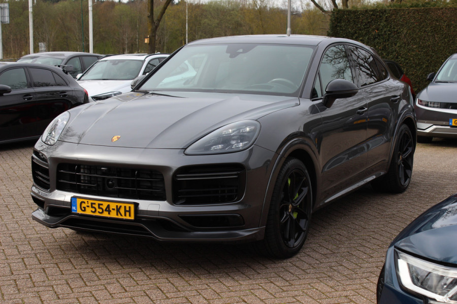 Porsche Cayenne Coupé 4.0 Turbo S E-Hybrid 680pk / TechArt / Trekhaak / Panoramadak / 360Camera / Head-up / Achterasbesturing / Keyless / Burmester / Softclose / Adaptieve Stoelen / 21'' / Cabron intr. / Luchtvering / Sportdesign+Chrono /