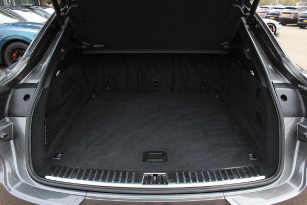 Porsche Cayenne Coupé 4.0 Turbo S E-Hybrid 680pk / TechArt / Trekhaak / Panoramadak / 360Camera / Head-up / Achterasbesturing / Keyless / Burmester / Softclose / Adaptieve Stoelen / 21'' / Cabron intr. / Luchtvering / Sportdesign+Chrono /