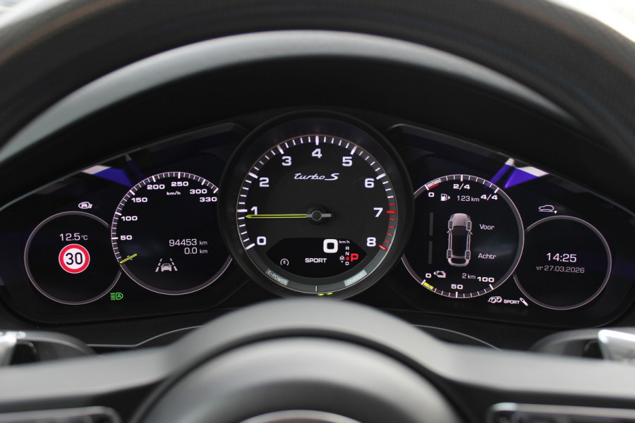 Porsche Cayenne Coupé 4.0 Turbo S E-Hybrid 680pk / TechArt / Trekhaak / Panoramadak / 360Camera / Head-up / Achterasbesturing / Keyless / Burmester / Softclose / Adaptieve Stoelen / 21'' / Cabron intr. / Luchtvering / Sportdesign+Chrono /