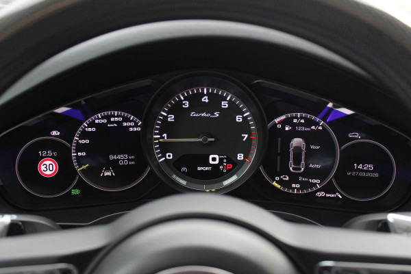 Porsche Cayenne Coupé 4.0 Turbo S E-Hybrid 680pk / TechArt / Trekhaak / Panoramadak / 360Camera / Head-up / Achterasbesturing / Keyless / Burmester / Softclose / Adaptieve Stoelen / 21'' / Cabron intr. / Luchtvering / Sportdesign+Chrono /