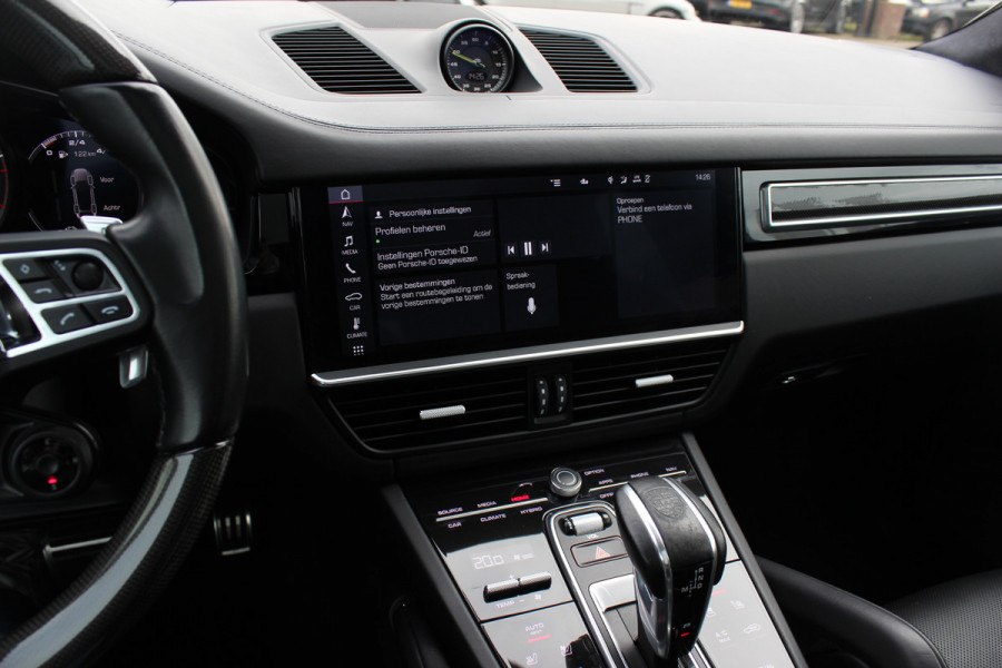 Porsche Cayenne Coupé 4.0 Turbo S E-Hybrid 680pk / TechArt / Trekhaak / Panoramadak / 360Camera / Head-up / Achterasbesturing / Keyless / Burmester / Softclose / Adaptieve Stoelen / 21'' / Cabron intr. / Luchtvering / Sportdesign+Chrono /