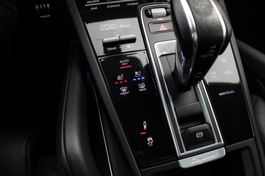 Porsche Cayenne Coupé 4.0 Turbo S E-Hybrid 680pk / TechArt / Trekhaak / Panoramadak / 360Camera / Head-up / Achterasbesturing / Keyless / Burmester / Softclose / Adaptieve Stoelen / 21'' / Cabron intr. / Luchtvering / Sportdesign+Chrono /