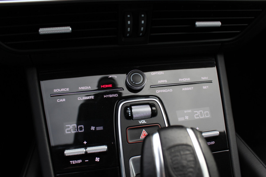 Porsche Cayenne Coupé 4.0 Turbo S E-Hybrid 680pk / TechArt / Trekhaak / Panoramadak / 360Camera / Head-up / Achterasbesturing / Keyless / Burmester / Softclose / Adaptieve Stoelen / 21'' / Cabron intr. / Luchtvering / Sportdesign+Chrono /