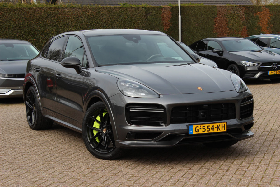 Porsche Cayenne Coupé 4.0 Turbo S E-Hybrid 680pk / TechArt / Trekhaak / Panoramadak / 360Camera / Head-up / Achterasbesturing / Keyless / Burmester / Softclose / Adaptieve Stoelen / 21'' / Cabron intr. / Luchtvering / Sportdesign+Chrono /