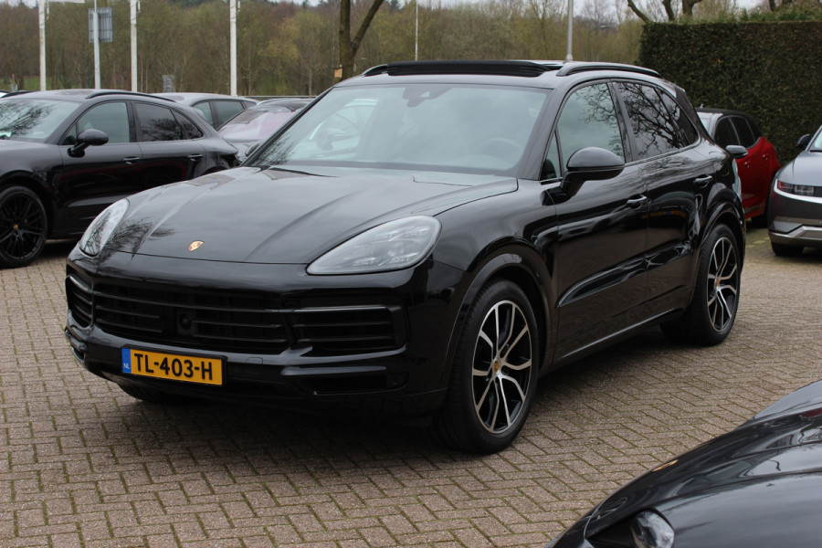 Porsche Cayenne 3.0 E-Hybrid / Panoramadak / Camera / Softclose / Keyless / Carbon intr. / Luchtvering / 21'' / Bose / Sfeerverlichting / Adaptieve stoelen / Stoelventilatie / Stoelverwarming 4x / Sportchrono / Dodehoek