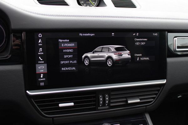 Porsche Cayenne 3.0 E-Hybrid / Panoramadak / Camera / Softclose / Keyless / Carbon intr. / Luchtvering / 21'' / Bose / Sfeerverlichting / Adaptieve stoelen / Stoelventilatie / Stoelverwarming 4x / Sportchrono / Dodehoek