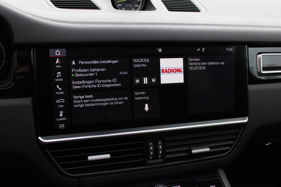 Porsche Cayenne 3.0 E-Hybrid / Panoramadak / Camera / Softclose / Keyless / Carbon intr. / Luchtvering / 21'' / Bose / Sfeerverlichting / Adaptieve stoelen / Stoelventilatie / Stoelverwarming 4x / Sportchrono / Dodehoek