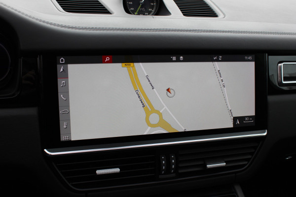Porsche Cayenne 3.0 E-Hybrid / Panoramadak / Camera / Softclose / Keyless / Carbon intr. / Luchtvering / 21'' / Bose / Sfeerverlichting / Adaptieve stoelen / Stoelventilatie / Stoelverwarming 4x / Sportchrono / Dodehoek
