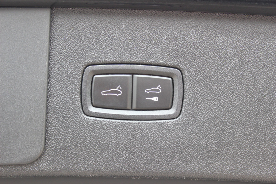 Porsche Cayenne 3.0 E-Hybrid / Panoramadak / Camera / Softclose / Keyless / Carbon intr. / Luchtvering / 21'' / Bose / Sfeerverlichting / Adaptieve stoelen / Stoelventilatie / Stoelverwarming 4x / Sportchrono / Dodehoek