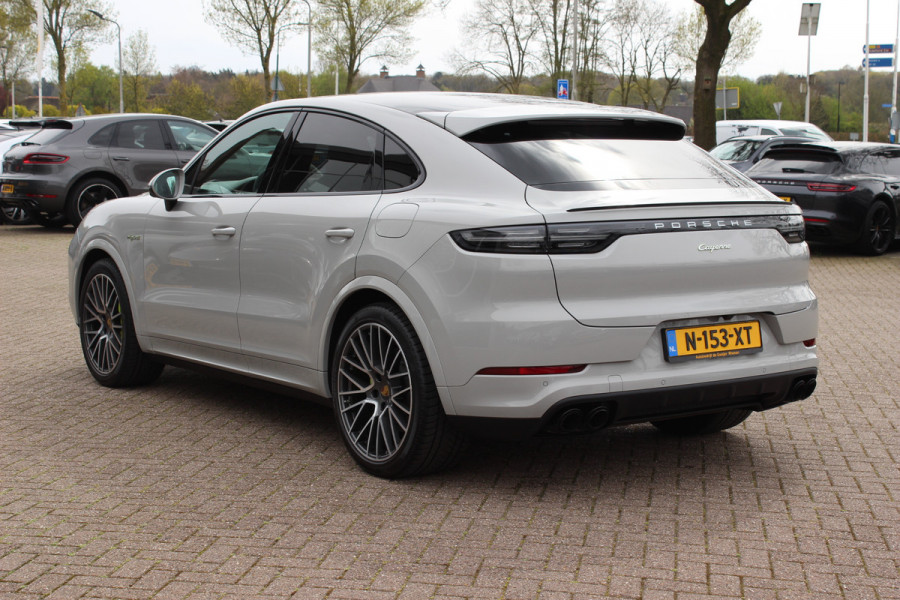 Porsche Cayenne Coupé 3.0 E-Hybrid / Panoramadak / 360Camera / Sportdesign+Chrono / Luchtvering / 22'' / Sportuitlaat / Dodehoek / DAB / Bose / Stoelverwarming 4x / Cruise Control