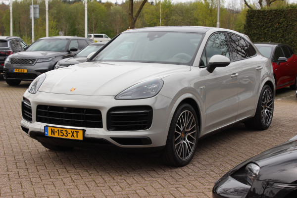 Porsche Cayenne Coupé 3.0 E-Hybrid / Panoramadak / 360Camera / Sportdesign+Chrono / Luchtvering / 22'' / Sportuitlaat / Dodehoek / DAB / Bose / Stoelverwarming 4x / Cruise Control