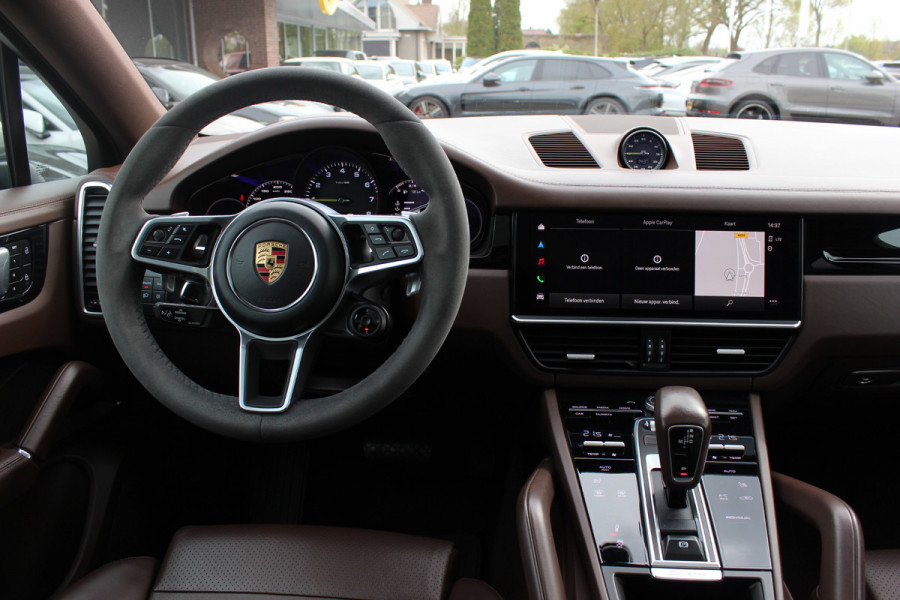 Porsche Cayenne Coupé 3.0 E-Hybrid / Panoramadak / 360Camera / Sportdesign+Chrono / Luchtvering / 22'' / Sportuitlaat / Dodehoek / DAB / Bose / Stoelverwarming 4x / Cruise Control