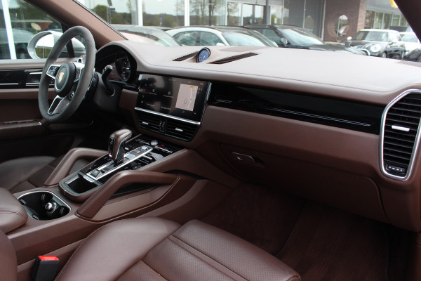 Porsche Cayenne Coupé 3.0 E-Hybrid / Panoramadak / 360Camera / Sportdesign+Chrono / Luchtvering / 22'' / Sportuitlaat / Dodehoek / DAB / Bose / Stoelverwarming 4x / Cruise Control