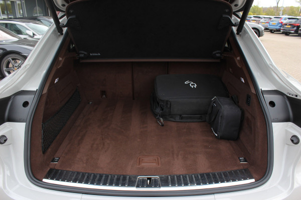 Porsche Cayenne Coupé 3.0 E-Hybrid / Panoramadak / 360Camera / Sportdesign+Chrono / Luchtvering / 22'' / Sportuitlaat / Dodehoek / DAB / Bose / Stoelverwarming 4x / Cruise Control