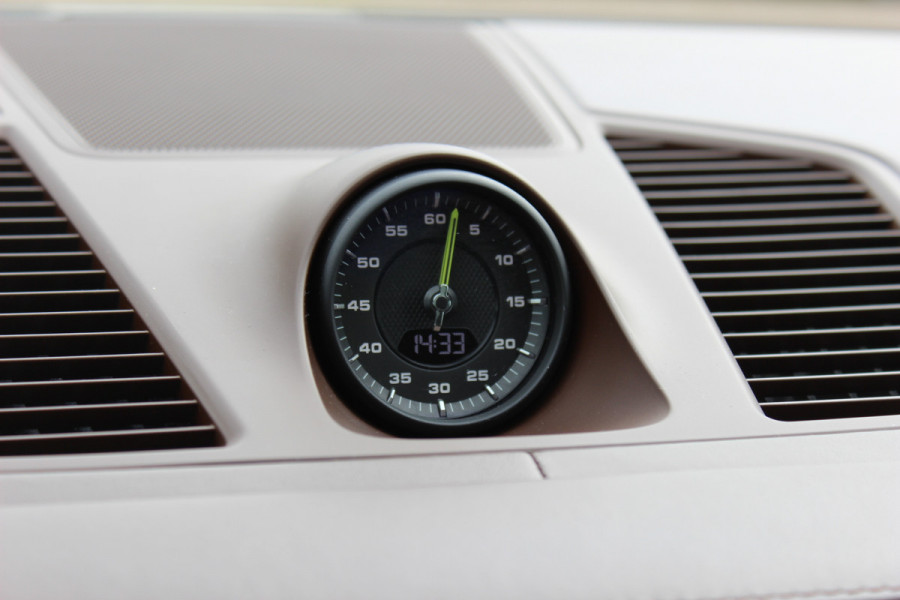 Porsche Cayenne Coupé 3.0 E-Hybrid / Panoramadak / 360Camera / Sportdesign+Chrono / Luchtvering / 22'' / Sportuitlaat / Dodehoek / DAB / Bose / Stoelverwarming 4x / Cruise Control