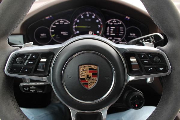 Porsche Cayenne Coupé 3.0 E-Hybrid / Panoramadak / 360Camera / Sportdesign+Chrono / Luchtvering / 22'' / Sportuitlaat / Dodehoek / DAB / Bose / Stoelverwarming 4x / Cruise Control