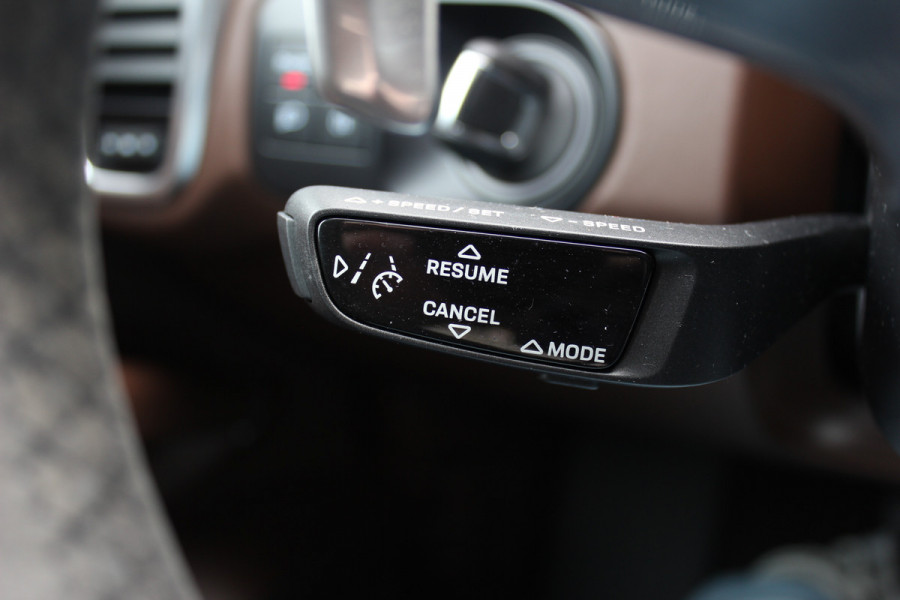 Porsche Cayenne Coupé 3.0 E-Hybrid / Panoramadak / 360Camera / Sportdesign+Chrono / Luchtvering / 22'' / Sportuitlaat / Dodehoek / DAB / Bose / Stoelverwarming 4x / Cruise Control