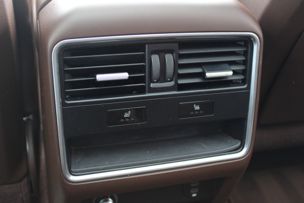 Porsche Cayenne Coupé 3.0 E-Hybrid / Panoramadak / 360Camera / Sportdesign+Chrono / Luchtvering / 22'' / Sportuitlaat / Dodehoek / DAB / Bose / Stoelverwarming 4x / Cruise Control