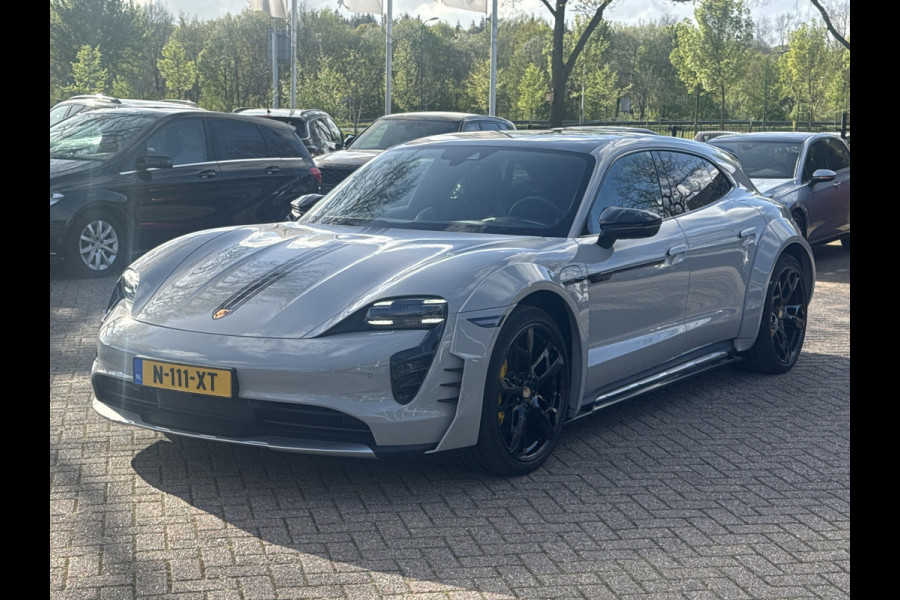 Porsche Taycan Cross Turismo 4 93 kWh / SoH 92,2% / Panoramadak / 360Camera / Passenger Display / Adaptieve Stoelen / Luchtvering / 21'' / Bose / Keyless / Sportchrono / Stoelventilatie / Stoelverwarming 4x / DAB / ACC