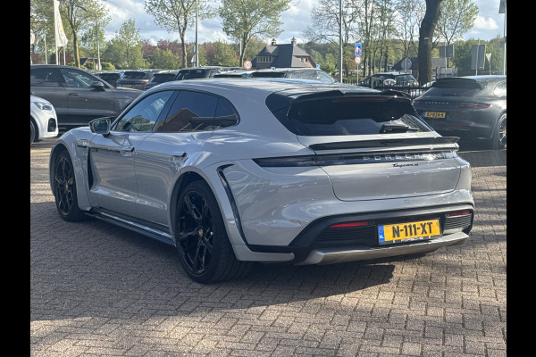 Porsche Taycan Cross Turismo 4 93 kWh / SoH 92,2% / Panoramadak / 360Camera / Passenger Display / Adaptieve Stoelen / Luchtvering / 21'' / Bose / Keyless / Sportchrono / Stoelventilatie / Stoelverwarming 4x / DAB / ACC