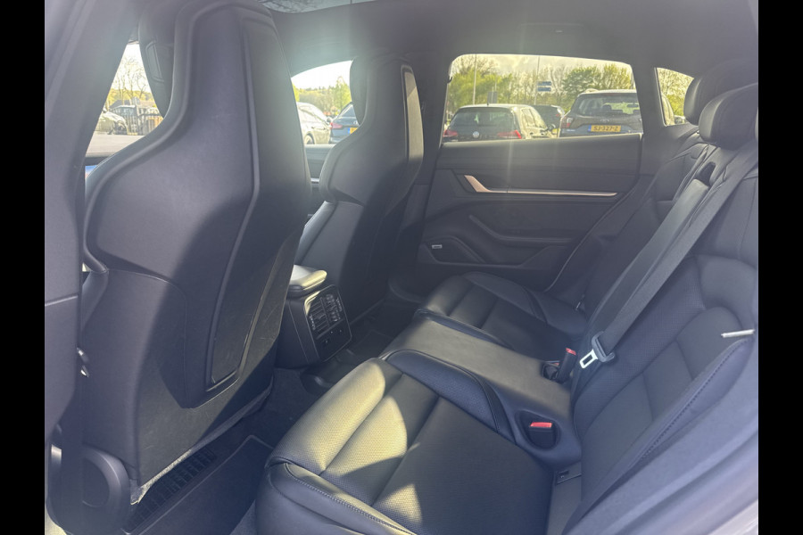 Porsche Taycan Cross Turismo 4 93 kWh / SoH 92,2% / Panoramadak / 360Camera / Passenger Display / Adaptieve Stoelen / Luchtvering / 21'' / Bose / Keyless / Sportchrono / Stoelventilatie / Stoelverwarming 4x / DAB / ACC