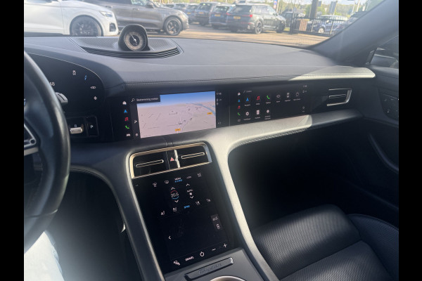 Porsche Taycan Cross Turismo 4 93 kWh / SoH 92,2% / Panoramadak / 360Camera / Passenger Display / Adaptieve Stoelen / Luchtvering / 21'' / Bose / Keyless / Sportchrono / Stoelventilatie / Stoelverwarming 4x / DAB / ACC