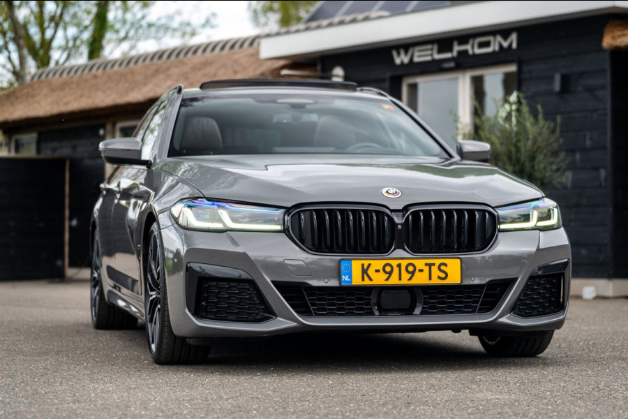 BMW 5 Serie Touring 520d High Executive M-Pakket I Pano I Trekhaak I Laser I