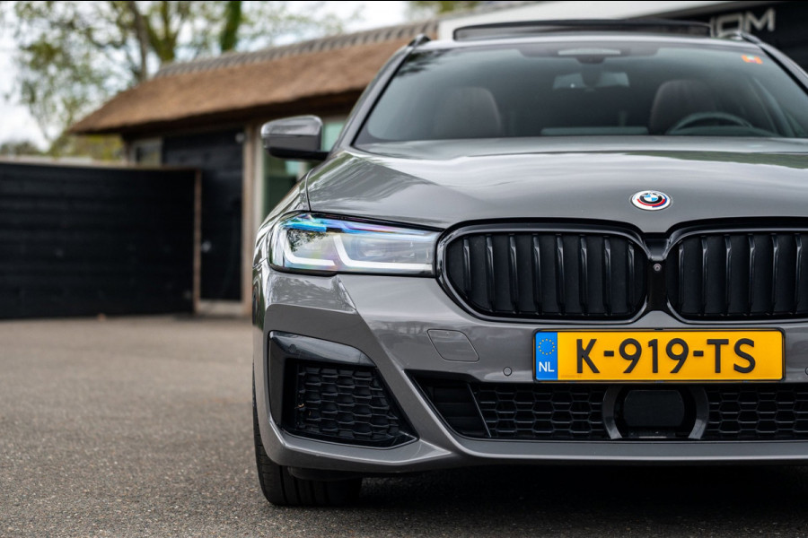 BMW 5 Serie Touring 520d High Executive M-Pakket I Pano I Trekhaak I Laser I