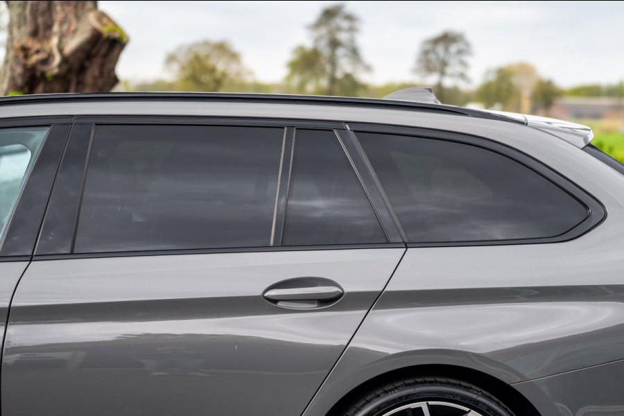 BMW 5 Serie Touring 520d High Executive M-Pakket I Pano I Trekhaak I Laser I