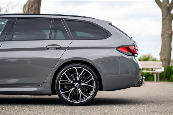 BMW 5 Serie Touring 520d High Executive M-Pakket I Pano I Trekhaak I Laser I