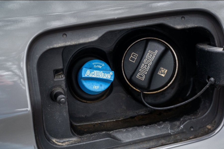 BMW 5 Serie Touring 520d High Executive M-Pakket I Pano I Trekhaak I Laser I