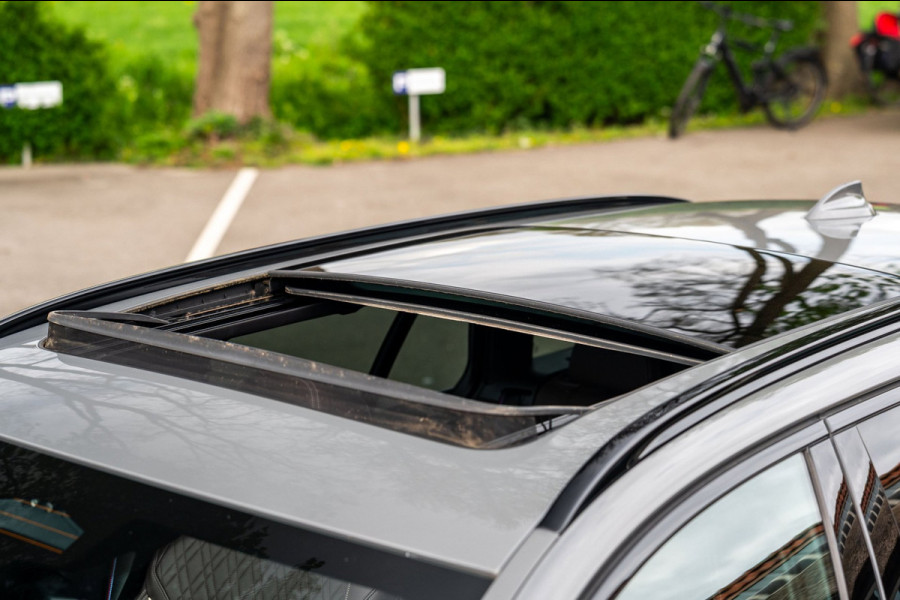 BMW 5 Serie Touring 520d High Executive M-Pakket I Pano I Trekhaak I Laser I